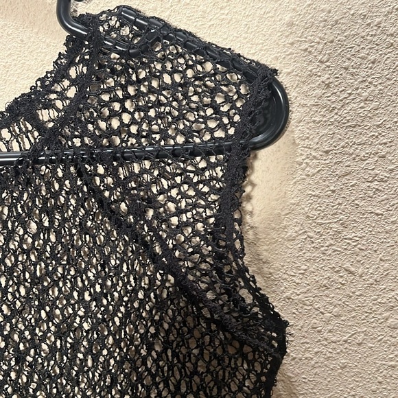 Mesh Black Crop Sleeve Top - Picture 3 of 4